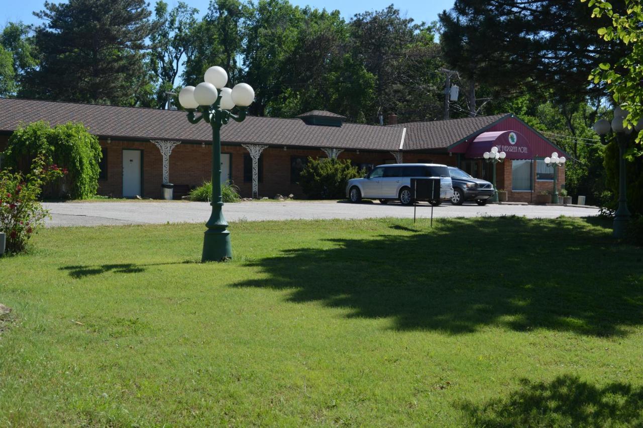The Evergreen Motel In Kansas Pratt Zewnętrze zdjęcie